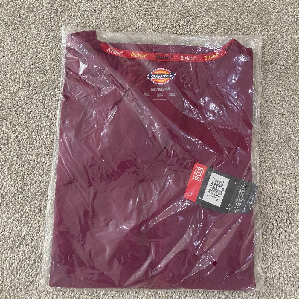 Unisex EDS Signature V-Neck Scrub Top